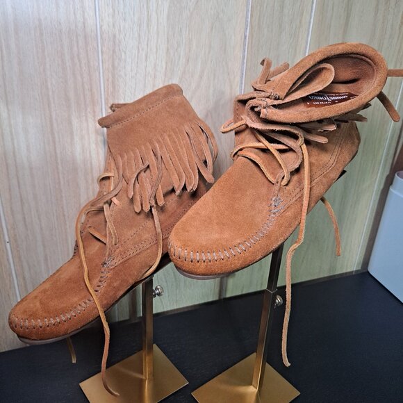 womens minnetonka moccasins size 5 excellent condition - Picture 2 of 5